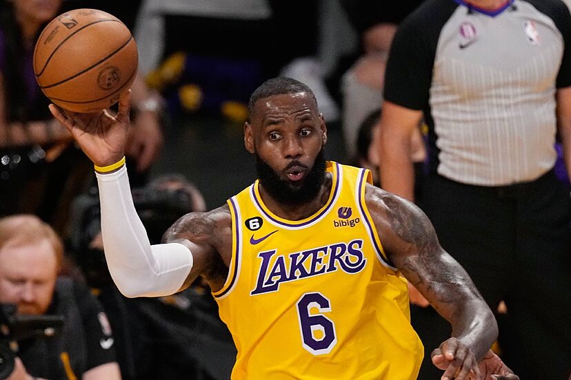 LeBron James, 38, saavuttaa edelleen uusia tilastoja NBA:ssa